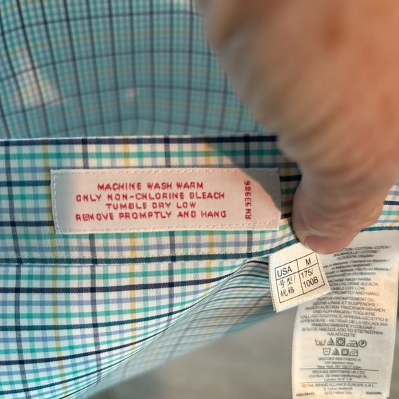 Brooks Brothers short sleeve non wrinkle shirt. Like new condition, plaid - Picture 5 of 7